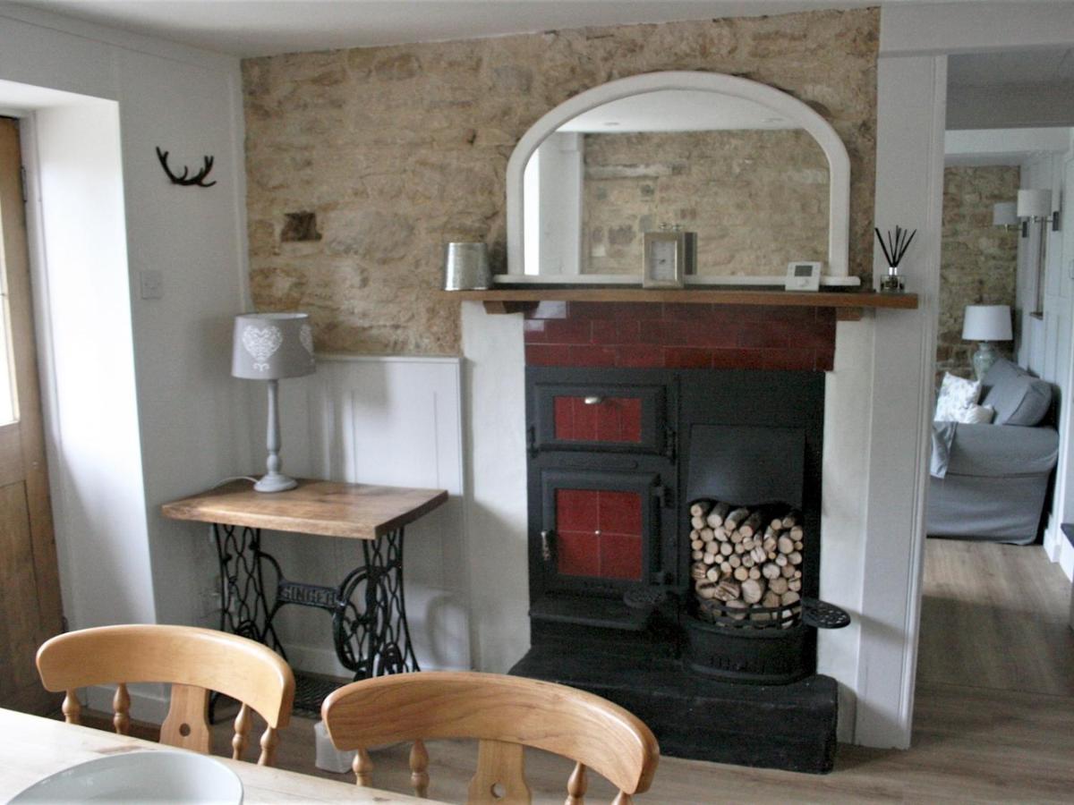 Pass The Keys The Pippins A Cotswold Cottage And Garden Parking Stow-on-the-Wold Exterior photo